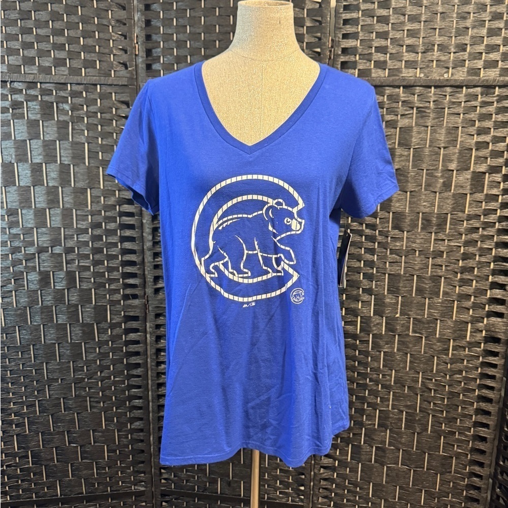 Chicago cubs women's Blue V-Neck Graphic Tee NWT. Sz L